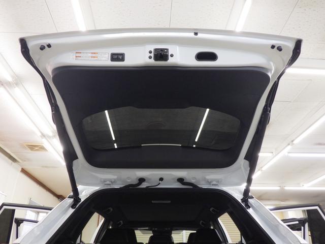 カローラクロス ハイブリッド　Ｚ　４ＷＤ　ＴＳＳ　パノラマルーフ　１０．５型ディスプレイナビフルセグ　パノラミックビューモニター　ビルトインＥＴＣ２．０　純正前後ドラレコ　Ｒパワーゲート　おくだけ充電　寒冷地仕様　ワンオーナー　禁煙車（25枚目）