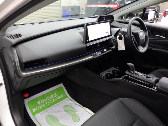 プリウス Ｚ　パノラマルーフ　モデリスタエアロエレガントアイススタイル　１２．３型ディスプレイナビフルセグ　パノラミックビューモニター　ビルトインＥＴＣ２．０　ワイヤレス充電　ＢＳＭ　Ｆマット　寒冷地仕様　禁煙車（12枚目）