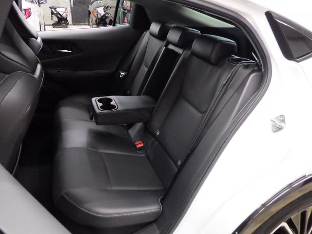 プリウス Ｚ　パノラマルーフ　モデリスタエアロエレガントアイススタイル　１２．３型ディスプレイナビフルセグ　パノラミックビューモニター　ビルトインＥＴＣ２．０　ワイヤレス充電　ＢＳＭ　Ｆマット　寒冷地仕様　禁煙車（18枚目）