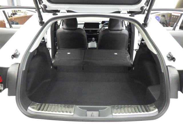 プリウス Ｚ　パノラマルーフ　モデリスタエアロエレガントアイススタイル　１２．３型ディスプレイナビフルセグ　パノラミックビューモニター　ビルトインＥＴＣ２．０　ワイヤレス充電　ＢＳＭ　Ｆマット　寒冷地仕様　禁煙車（22枚目）