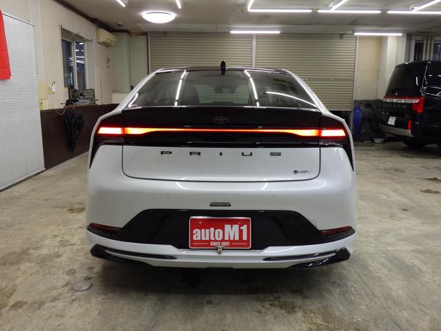 プリウス Ｚ　パノラマルーフ　モデリスタエアロエレガントアイススタイル　１２．３型ディスプレイナビフルセグ　パノラミックビューモニター　ビルトインＥＴＣ２．０　ワイヤレス充電　ＢＳＭ　Ｆマット　寒冷地仕様　禁煙車（66枚目）