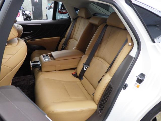 LS LS500h Iパッケージ 4WD サンルーフ 純正ナビフルセグ パノラミックビューモニター キャメル革シート オプション20インチAW スタッドレス純正19インチAWセット付属 Rパワーゲート 寒冷地仕様 ワンオーナー 禁煙車(18枚目)