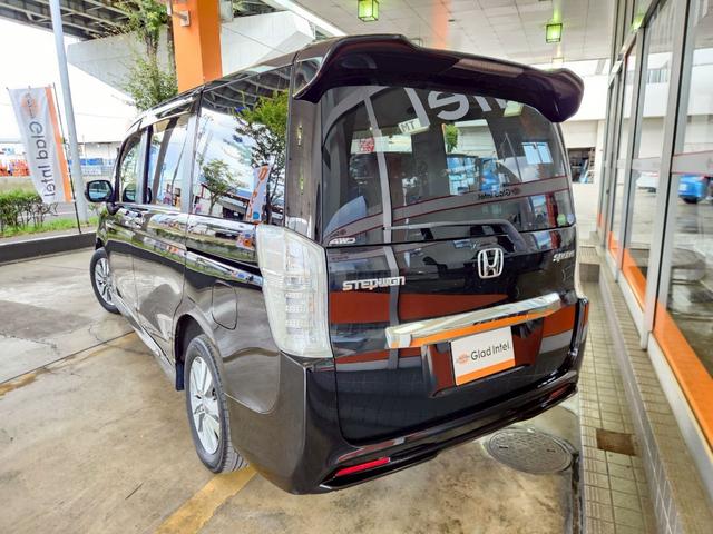 ステップワゴンスパーダ Ｚ　４ＷＤ　ＨＤＭＩ対応ＳＤナビＴＶ　後席モニター　バックカメラ　両側電動ドア　パドルシフト　横滑り防止　ＨＩＤヘッドライト　スマートキー　ステアリングリモコン　ＥＴＣ　アイドリングストップ　純正１６ＡＷ（5枚目）