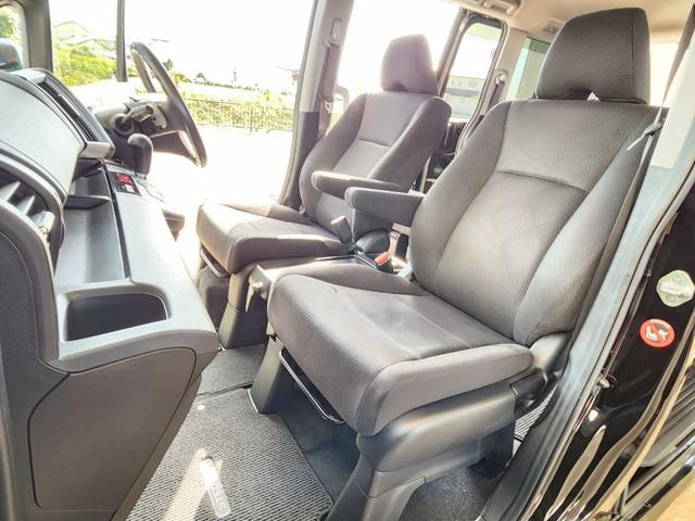 ステップワゴンスパーダ Ｚ　４ＷＤ　ＨＤＭＩ対応ＳＤナビＴＶ　後席モニター　バックカメラ　両側電動ドア　パドルシフト　横滑り防止　ＨＩＤヘッドライト　スマートキー　ステアリングリモコン　ＥＴＣ　アイドリングストップ　純正１６ＡＷ（11枚目）