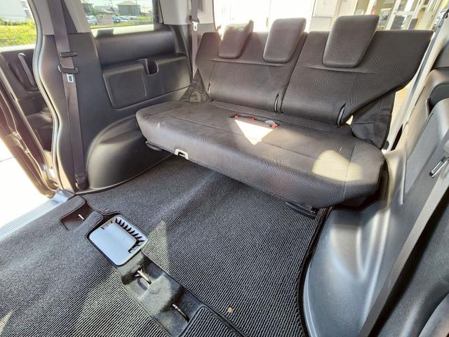 ステップワゴンスパーダ Ｚ　４ＷＤ　ＨＤＭＩ対応ＳＤナビＴＶ　後席モニター　バックカメラ　両側電動ドア　パドルシフト　横滑り防止　ＨＩＤヘッドライト　スマートキー　ステアリングリモコン　ＥＴＣ　アイドリングストップ　純正１６ＡＷ（14枚目）