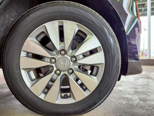 ステップワゴンスパーダ Ｚ　４ＷＤ　ＨＤＭＩ対応ＳＤナビＴＶ　後席モニター　バックカメラ　両側電動ドア　パドルシフト　横滑り防止　ＨＩＤヘッドライト　スマートキー　ステアリングリモコン　ＥＴＣ　アイドリングストップ　純正１６ＡＷ（20枚目）