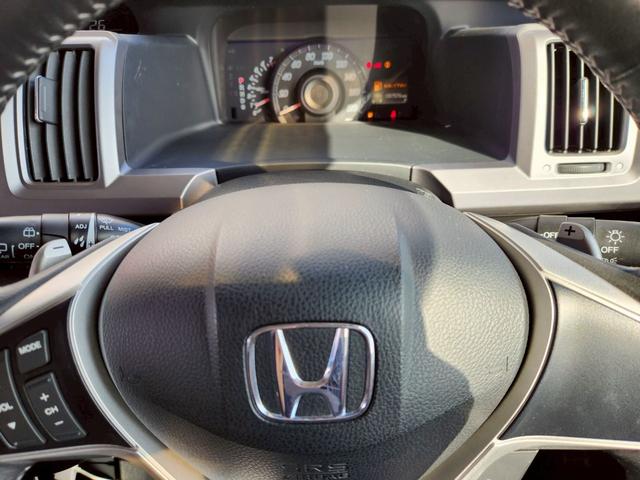 ステップワゴンスパーダ Ｚ　４ＷＤ　ＨＤＭＩ対応ＳＤナビＴＶ　後席モニター　バックカメラ　両側電動ドア　パドルシフト　横滑り防止　ＨＩＤヘッドライト　スマートキー　ステアリングリモコン　ＥＴＣ　アイドリングストップ　純正１６ＡＷ（25枚目）