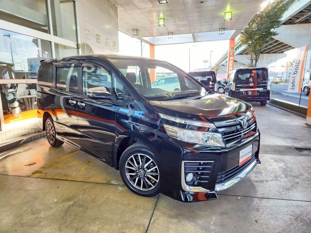 ヴォクシー ZS 煌 4WD Bluetooth対応9インチSDナビTV 後席モニター バックカメラ 両側電動ドア 衝突軽減ブレーキ レーンキープ LEDヘッドライト&オートハイビーム ステアリングリモコン 純正16AW(4枚目)