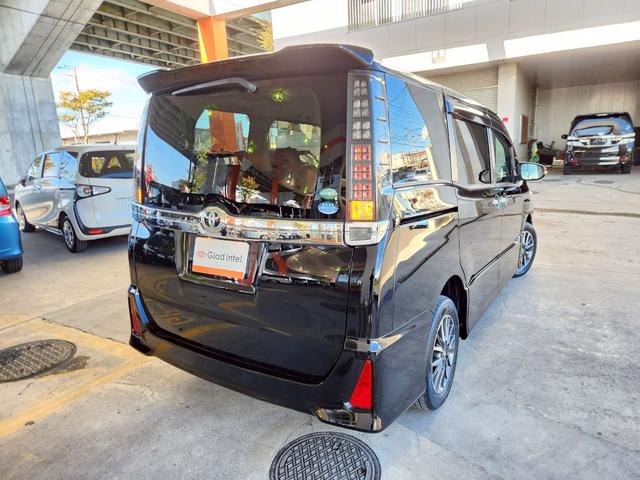 ヴォクシー ZS 煌 4WD Bluetooth対応9インチSDナビTV 後席モニター バックカメラ 両側電動ドア 衝突軽減ブレーキ レーンキープ LEDヘッドライト&オートハイビーム ステアリングリモコン 純正16AW(10枚目)