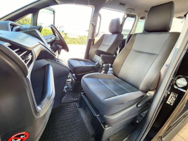 ヴォクシー ZS 煌 4WD Bluetooth対応9インチSDナビTV 後席モニター バックカメラ 両側電動ドア 衝突軽減ブレーキ レーンキープ LEDヘッドライト&オートハイビーム ステアリングリモコン 純正16AW(11枚目)