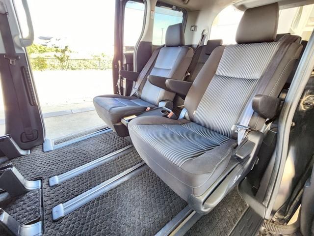 ヴォクシー ZS 煌 4WD Bluetooth対応9インチSDナビTV 後席モニター バックカメラ 両側電動ドア 衝突軽減ブレーキ レーンキープ LEDヘッドライト&オートハイビーム ステアリングリモコン 純正16AW(13枚目)