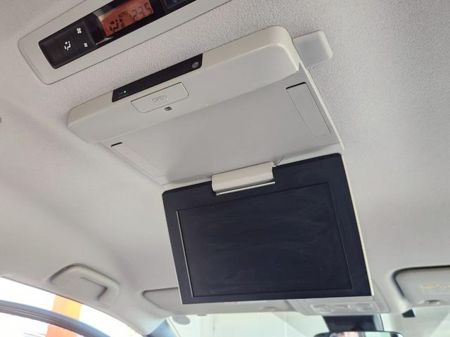 ヴォクシー ZS 煌 4WD Bluetooth対応9インチSDナビTV 後席モニター バックカメラ 両側電動ドア 衝突軽減ブレーキ レーンキープ LEDヘッドライト&オートハイビーム ステアリングリモコン 純正16AW(17枚目)