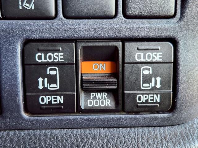 ヴォクシー ZS 煌 4WD Bluetooth対応9インチSDナビTV 後席モニター バックカメラ 両側電動ドア 衝突軽減ブレーキ レーンキープ LEDヘッドライト&オートハイビーム ステアリングリモコン 純正16AW(21枚目)