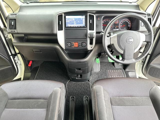 セレナ ハイウェイスター 4WD 後期型 純正HDDナビTV 後席モニター バックカメラ 両側電動ドア エンジンスターター HIDヘッドライト フォグランプ オートライト スマートキー ETC 社外17インチAW(12枚目)