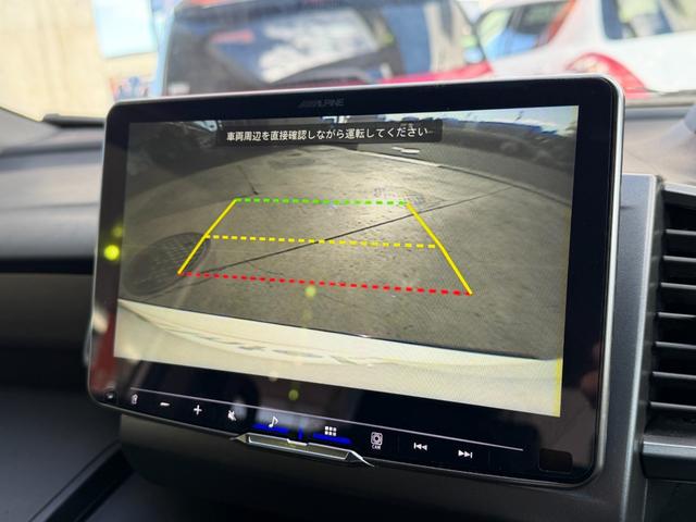 ���A�ɂ̓o�b�N�J���������t�����Ă���܂��I�V�t�g���o�[���q�ɓ���邾���ŁA����̉f�����i�r�ɉf���o����܂��I�������ԏ���ԂȂǗl�X�ȏ�ʂŊ��􂵂Ă���܂��I�t�����g�J��������������Ă��܂��I