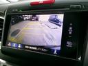 リアにはバックカメラが取り付けられております!シフトレバーをRに入れるだけで、後方の映像がナビに映し出されます!狭い駐車場や夜間など様々な場面で活躍してくれる機能の一つです!