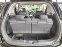 サードシートを使用している状態でも、トランクスペースは確保されておりますので、気軽に荷物を積む事が出来ます!片側のシートを倒して荷物を積む事も可能です!