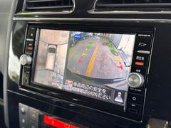 アラウンドビューモニター付き！車両の前後左右に取り付けた４つのカメラで撮影した映像を、上空から見下ろしているような映像としてディスプレイ画面に表示することで、クルマの周囲の状況をひと目で把握できます！ 3