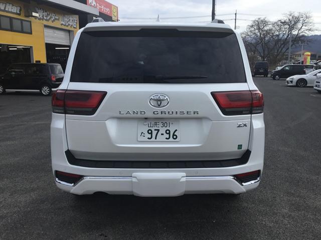 TOYOTA LAND CRUISER ZX | 2024 | PEARL WHITE | 6 km | details TOYOTA LAND CRUISER ZX | 2024 | PEARL WHITE | 6 km | details