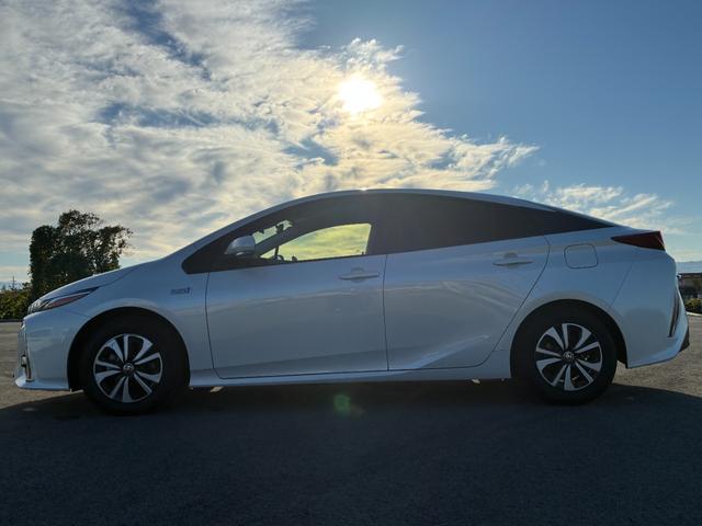 プリウスＰＨＶ Ｓセーフティパッケージ　２ＷＤ　ＥＴＣ　ドラレコ　バックカメラ（4枚目）