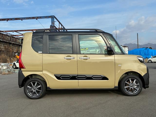 タント ファンクロス 4WD 登録済未使用車(2枚目)