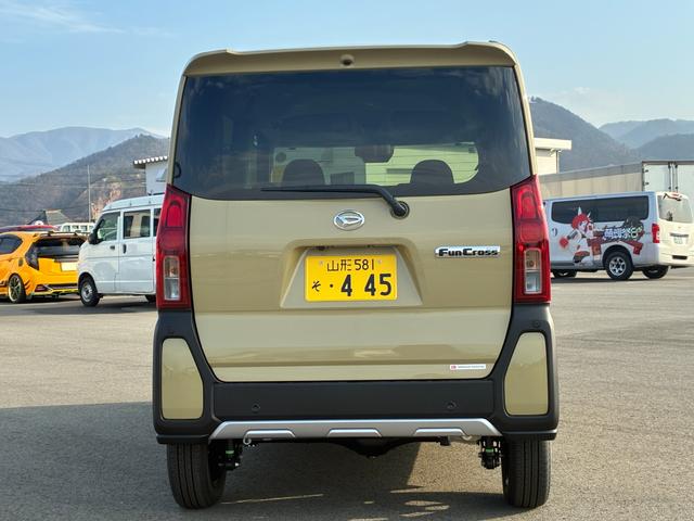 タント ファンクロス 4WD 登録済未使用車(4枚目)