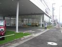 入り口は広々としておりますので安心してご入場ください。