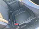 助手席の下には広々収納ボックス☆