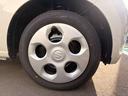 14インチのスチールホイール、ホイールキャップ付きです!