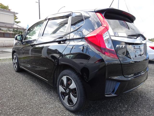 フィットハイブリッド Ｆパッケージ　コンフォートエディション　ナビＴＶ　バックカメラ　スマートキー　プッシュスタート　フロアオートマ　アイドリングストップ　横滑り防止システム　シートヒーター（4枚目）