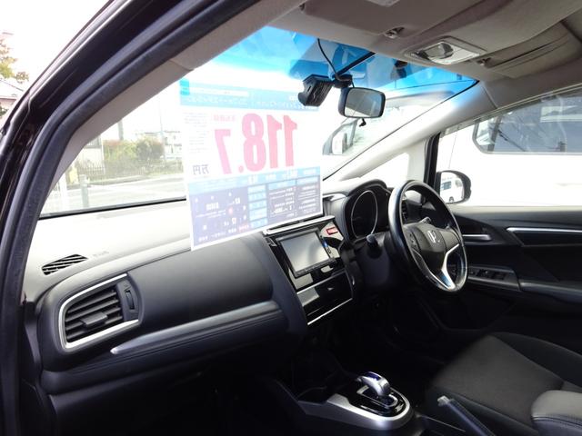 フィットハイブリッド Ｆパッケージ　コンフォートエディション　ナビＴＶ　バックカメラ　スマートキー　プッシュスタート　フロアオートマ　アイドリングストップ　横滑り防止システム　シートヒーター（6枚目）