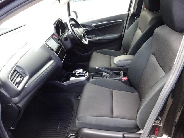 フィットハイブリッド Ｆパッケージ　コンフォートエディション　ナビＴＶ　バックカメラ　スマートキー　プッシュスタート　フロアオートマ　アイドリングストップ　横滑り防止システム　シートヒーター（7枚目）