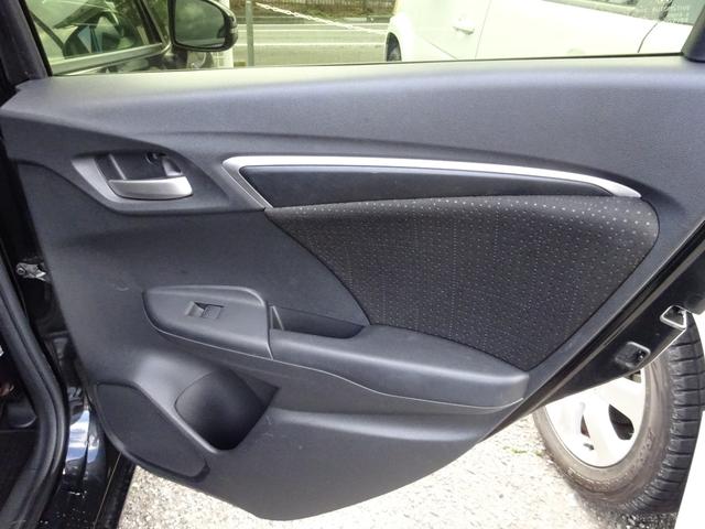 フィットハイブリッド Ｆパッケージ　コンフォートエディション　ナビＴＶ　バックカメラ　スマートキー　プッシュスタート　フロアオートマ　アイドリングストップ　横滑り防止システム　シートヒーター（19枚目）