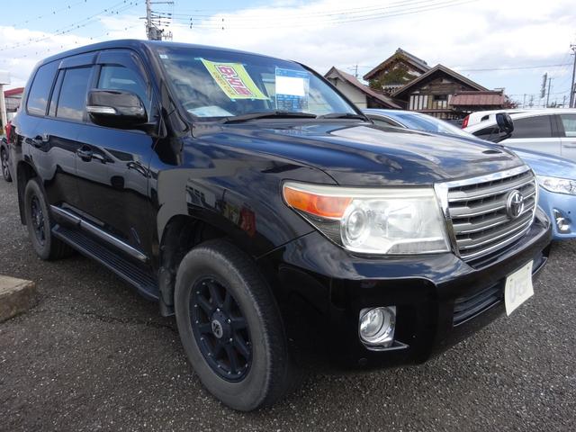 ランドクルーザー ＡＸ　４ＷＤ　ナビＴＶ　Ｂｌｕｅｔｏｏｔｈ　バックカメラ　ＥＴＣ　スマートキー　プッシュスタート　アルミホイール　８人乗り　横滑り防止システム　エアバック（2枚目）
