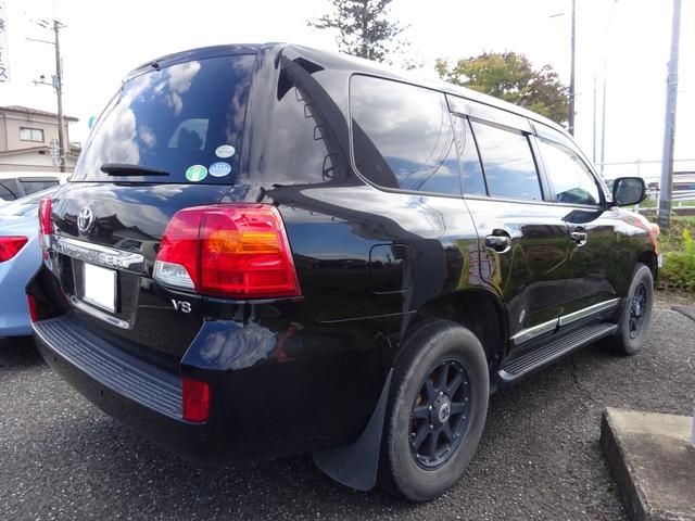 ランドクルーザー ＡＸ　４ＷＤ　ナビＴＶ　Ｂｌｕｅｔｏｏｔｈ　バックカメラ　ＥＴＣ　スマートキー　プッシュスタート　アルミホイール　８人乗り　横滑り防止システム　エアバック（3枚目）