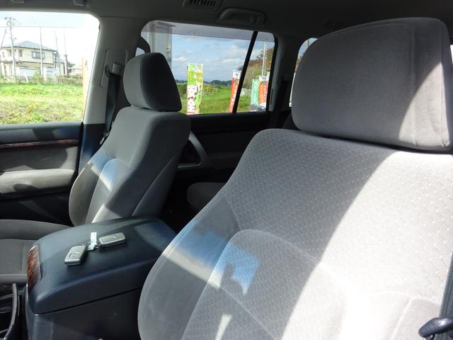 ランドクルーザー ＡＸ　４ＷＤ　ナビＴＶ　Ｂｌｕｅｔｏｏｔｈ　バックカメラ　ＥＴＣ　スマートキー　プッシュスタート　アルミホイール　８人乗り　横滑り防止システム　エアバック（10枚目）