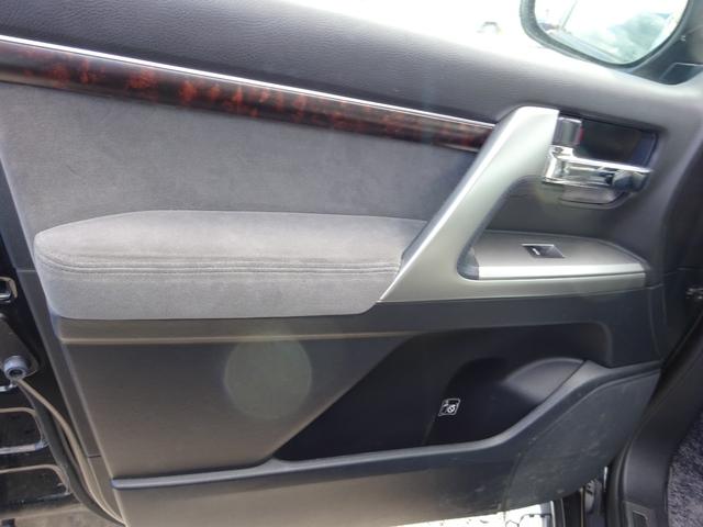 ランドクルーザー ＡＸ　４ＷＤ　ナビＴＶ　Ｂｌｕｅｔｏｏｔｈ　バックカメラ　ＥＴＣ　スマートキー　プッシュスタート　アルミホイール　８人乗り　横滑り防止システム　エアバック（11枚目）