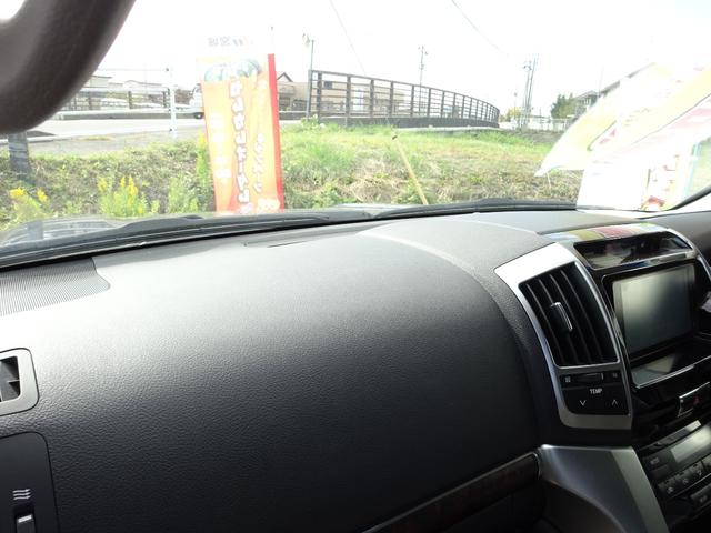 ランドクルーザー ＡＸ　４ＷＤ　ナビＴＶ　Ｂｌｕｅｔｏｏｔｈ　バックカメラ　ＥＴＣ　スマートキー　プッシュスタート　アルミホイール　８人乗り　横滑り防止システム　エアバック（13枚目）