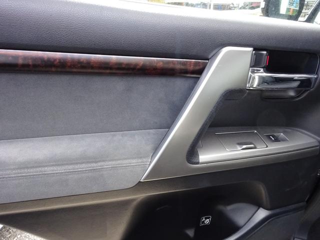 ランドクルーザー ＡＸ　４ＷＤ　ナビＴＶ　Ｂｌｕｅｔｏｏｔｈ　バックカメラ　ＥＴＣ　スマートキー　プッシュスタート　アルミホイール　８人乗り　横滑り防止システム　エアバック（18枚目）