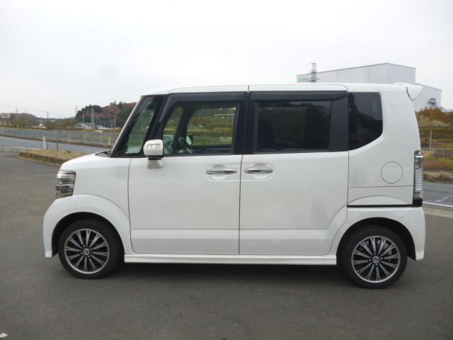 Ｎ－ＢＯＸカスタム Ｇ　ターボＳＳパッケージ　４ＷＤターボ　両側パワースライドドア　純正ナビＴＶ　バックカメラ　シートヒーター（6枚目）