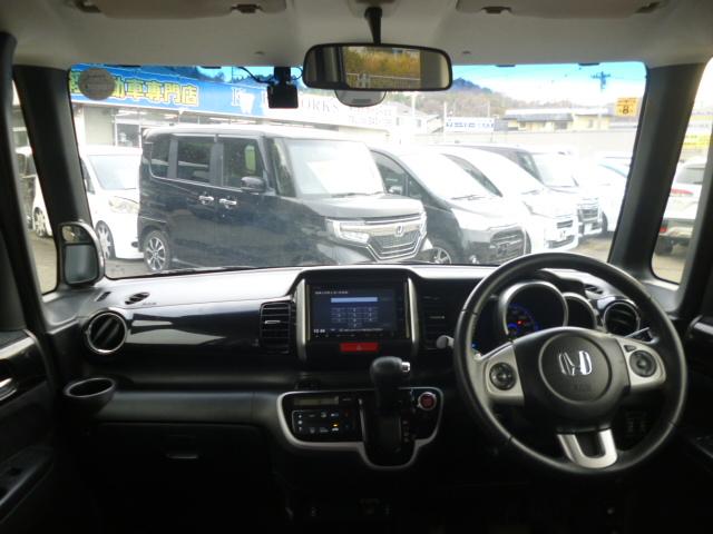 Ｎ－ＢＯＸカスタム Ｇ　ターボＳＳパッケージ　４ＷＤターボ　両側パワースライドドア　純正ナビＴＶ　バックカメラ　シートヒーター（7枚目）