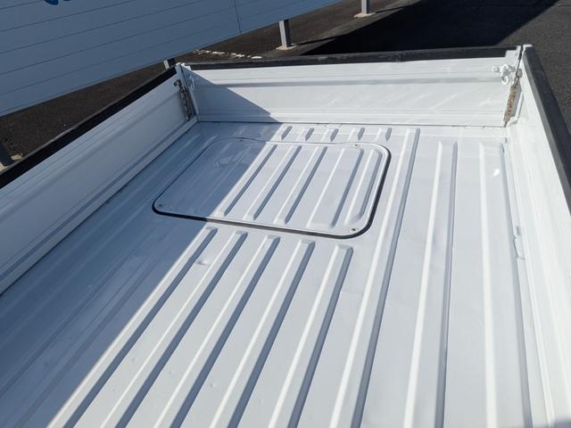 サンバートラック TB 4WD パワステ エアコン アルミホイール エアバック(11枚目)