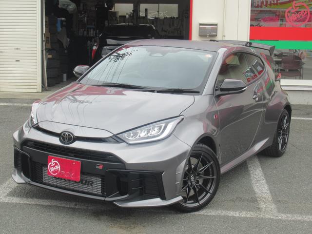 GRヤリス RZ ハイパフォーマンス ワンオーナー フロッグドライブカーボンウイング 寒冷地仕様 インテークダクト カーボンルーフ ナビコンフォートパッケージ JBL ICウォッシャー レーダークルーズ シートヒーター ハンドルヒーター(2枚目)