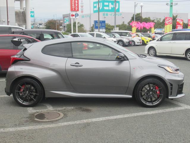 GRヤリス RZ ハイパフォーマンス ワンオーナー フロッグドライブカーボンウイング 寒冷地仕様 インテークダクト カーボンルーフ ナビコンフォートパッケージ JBL ICウォッシャー レーダークルーズ シートヒーター ハンドルヒーター(5枚目)