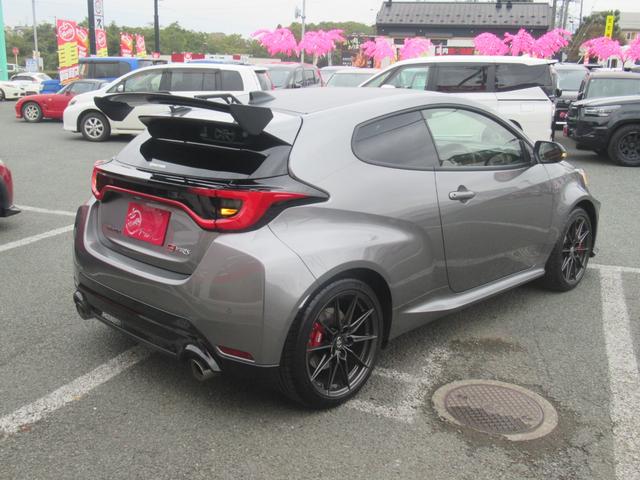 GRヤリス RZ ハイパフォーマンス ワンオーナー フロッグドライブカーボンウイング 寒冷地仕様 インテークダクト カーボンルーフ ナビコンフォートパッケージ JBL ICウォッシャー レーダークルーズ シートヒーター ハンドルヒーター(6枚目)