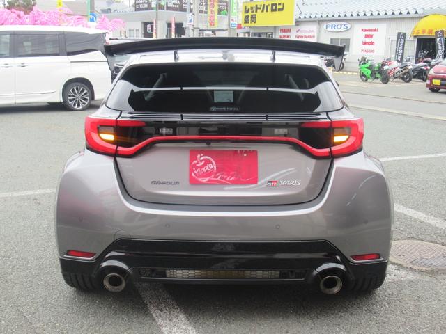 GRヤリス RZ ハイパフォーマンス ワンオーナー フロッグドライブカーボンウイング 寒冷地仕様 インテークダクト カーボンルーフ ナビコンフォートパッケージ JBL ICウォッシャー レーダークルーズ シートヒーター ハンドルヒーター(7枚目)