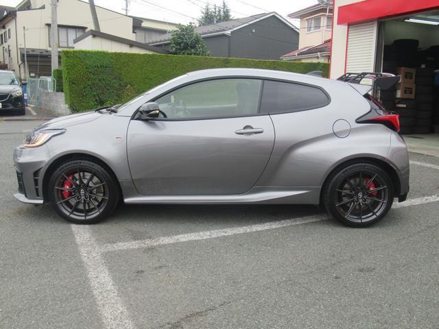 GRヤリス RZ ハイパフォーマンス ワンオーナー フロッグドライブカーボンウイング 寒冷地仕様 インテークダクト カーボンルーフ ナビコンフォートパッケージ JBL ICウォッシャー レーダークルーズ シートヒーター ハンドルヒーター(9枚目)