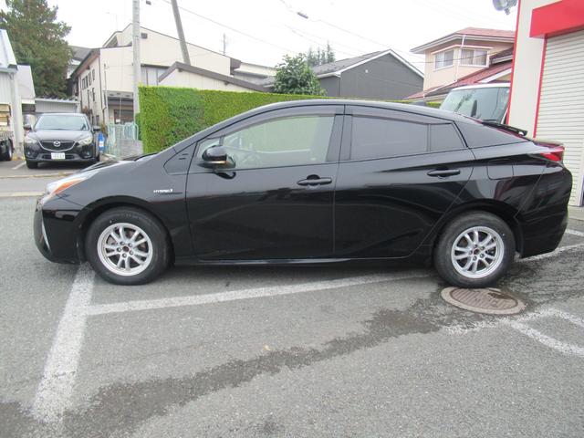 プリウス Ｓ　ワンオーナー　ステアリングスイッチ　クルーズコントロール　ハイビームアシスト　オート格納ミラー　カロッツェリアナビ　ワンセグ　ＤＶＤ再生　バックカメラ　ＥＴＣ（8枚目）