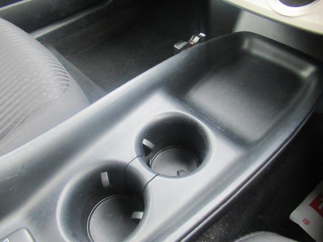 プリウス Ｓ　ワンオーナー　ステアリングスイッチ　クルーズコントロール　ハイビームアシスト　オート格納ミラー　カロッツェリアナビ　ワンセグ　ＤＶＤ再生　バックカメラ　ＥＴＣ（17枚目）