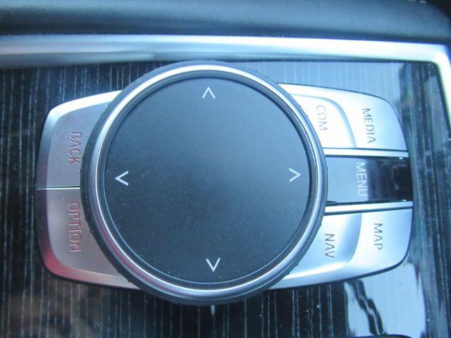 7シリーズ 745e Mスポーツ 新品社外フルエアロ haman/kardonサウンド 全席シートヒーター 純正ナビ フルセグ Bluetooth 全方位カメラ 純正20インチアルミホイール 革シート(26枚目)